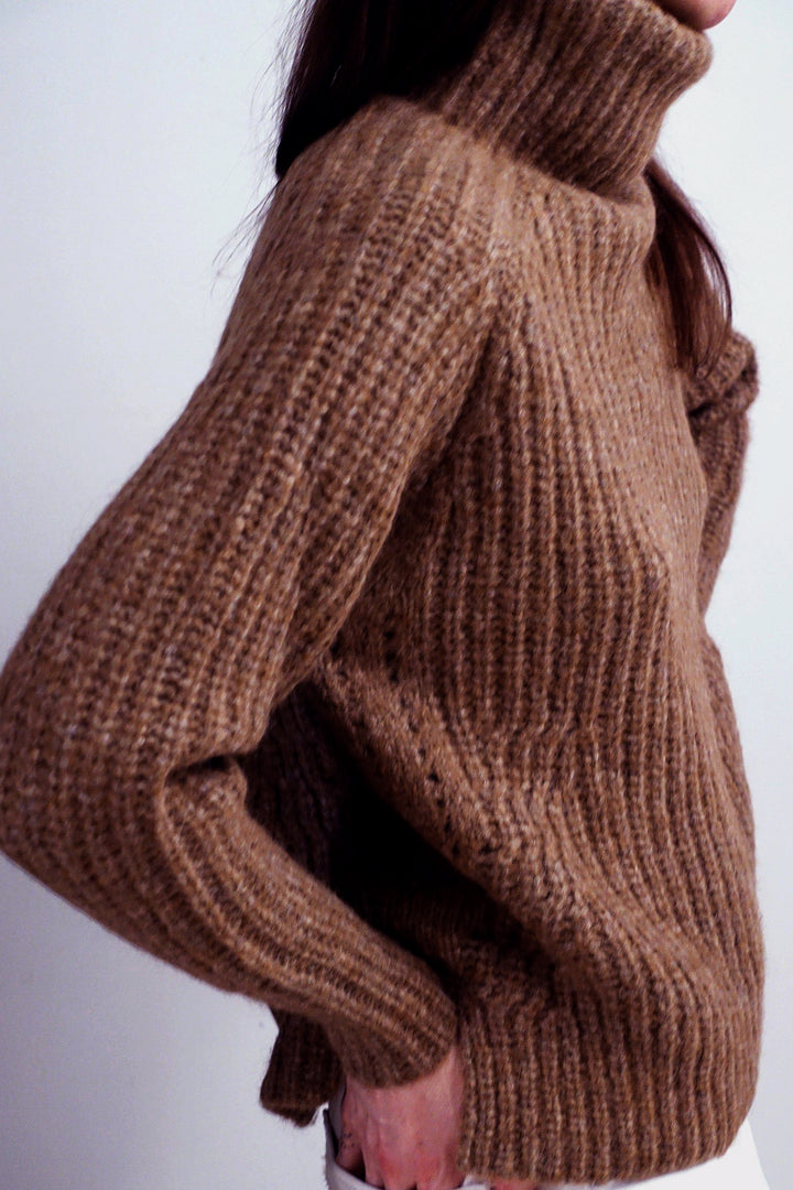 Chocolate Foundation Sweater with Exclusive Tony Chocolonely Bar